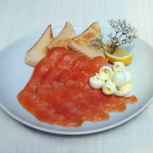 Salmone affumicato con burro e crostini