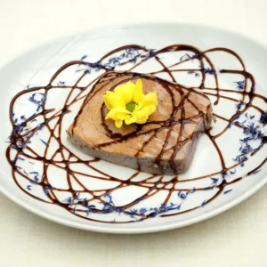 Tonno* scottato con riduzione di aceto balsamico